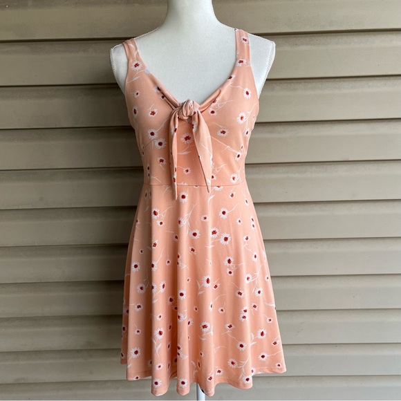 Altar'd State Dresses & Skirts - •Altar’d State• Floral Tie Front Sundress - Size Medium